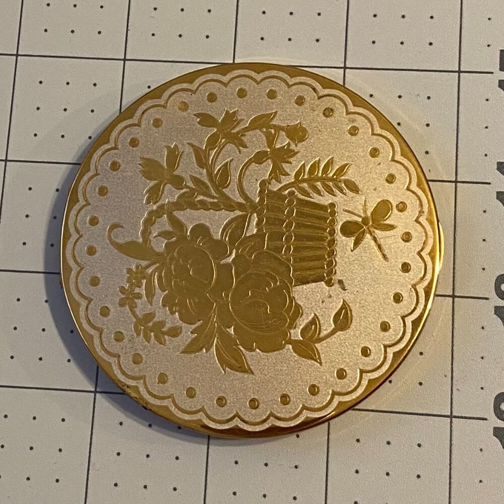 Antique compact, Wadsworth powder